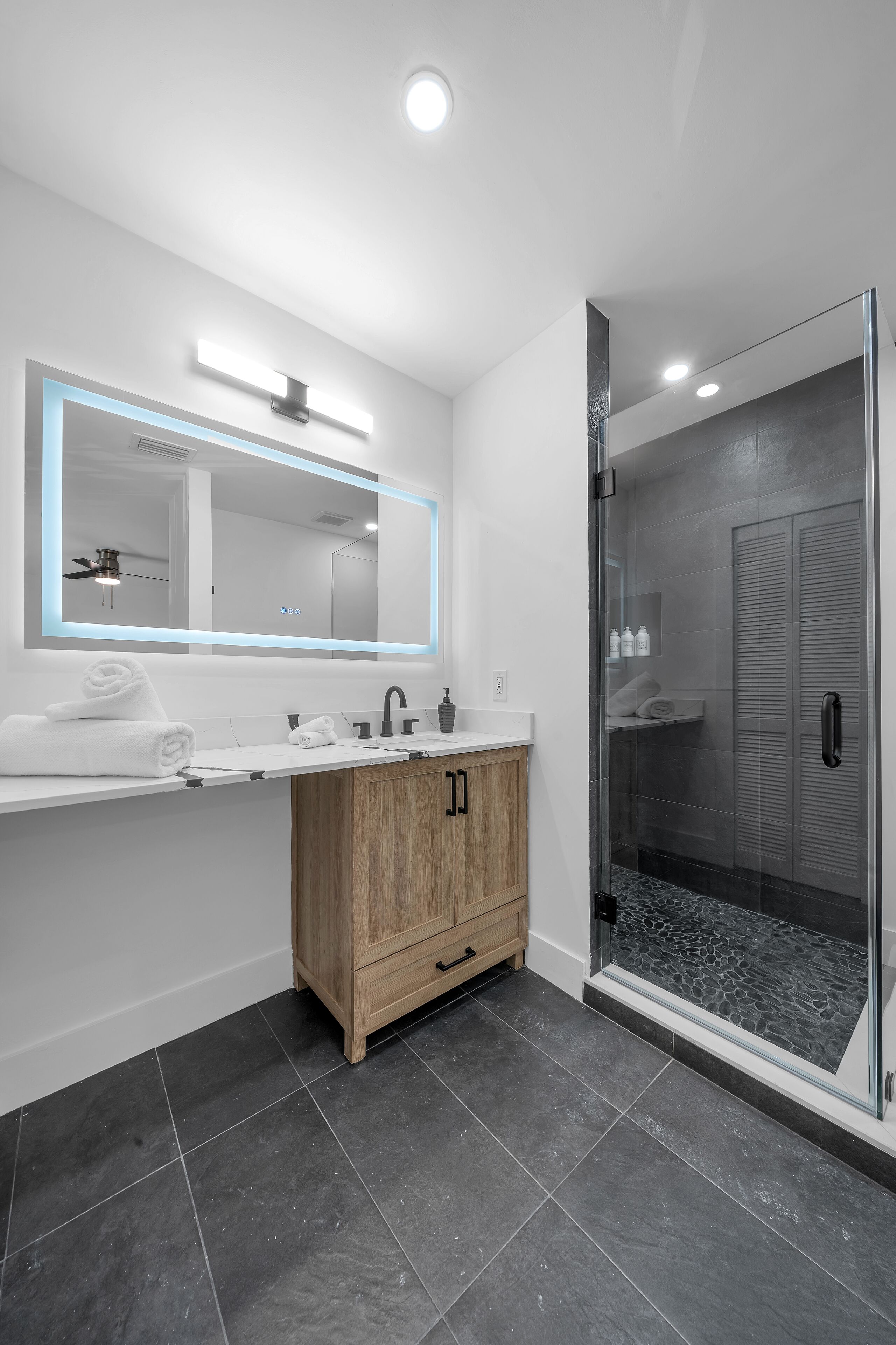 Combined shower/tub