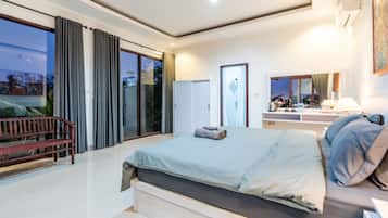 Phòng đôi Deluxe, bồn tắm, quang cảnh biển | Két bảo mật tại phòng, màn/rèm cản sáng, bàn ủi/dụng cụ ủi quần áo