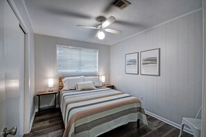 3 bedrooms, iron/ironing board, free WiFi, bed sheets - *King Bed* Fisherman Getaway Near the Reservoir (Brandon)