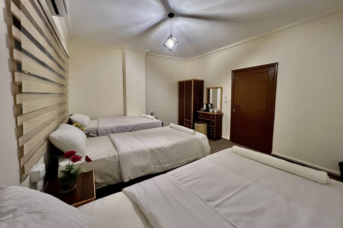 Habitación triple estándar | Wifi gratis y ropa de cama