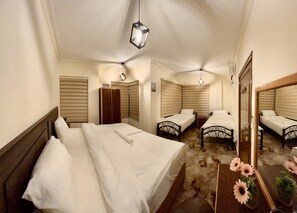 Habitación cuádruple familiar | Wifi gratis y ropa de cama