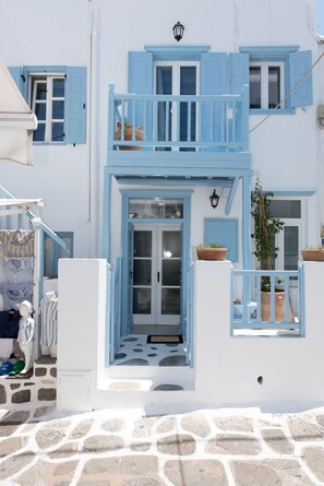 Exterior detail - The Mykonos Bougainvillea Townhouse (Mikonos)