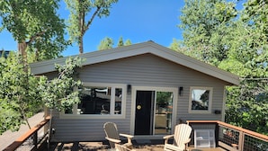 A deck with outdoor seating and a small building with a door and windows. - Newly remodeled Old town/2 King Suites
Pet Friendly
Deck/Grill
EV/Carport (Steamboat Springs)