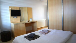 Habitación estándar | Ropa de cama de alta calidad, minibar y escritorio 