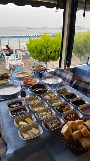 Free daily local cuisine breakfast  - Sile Klas Otel (Sile)
