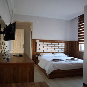 Chambre Familiale, 1 chambre, vue mer | 2 chambres, literie de qualité supérieure, minibar, bureau