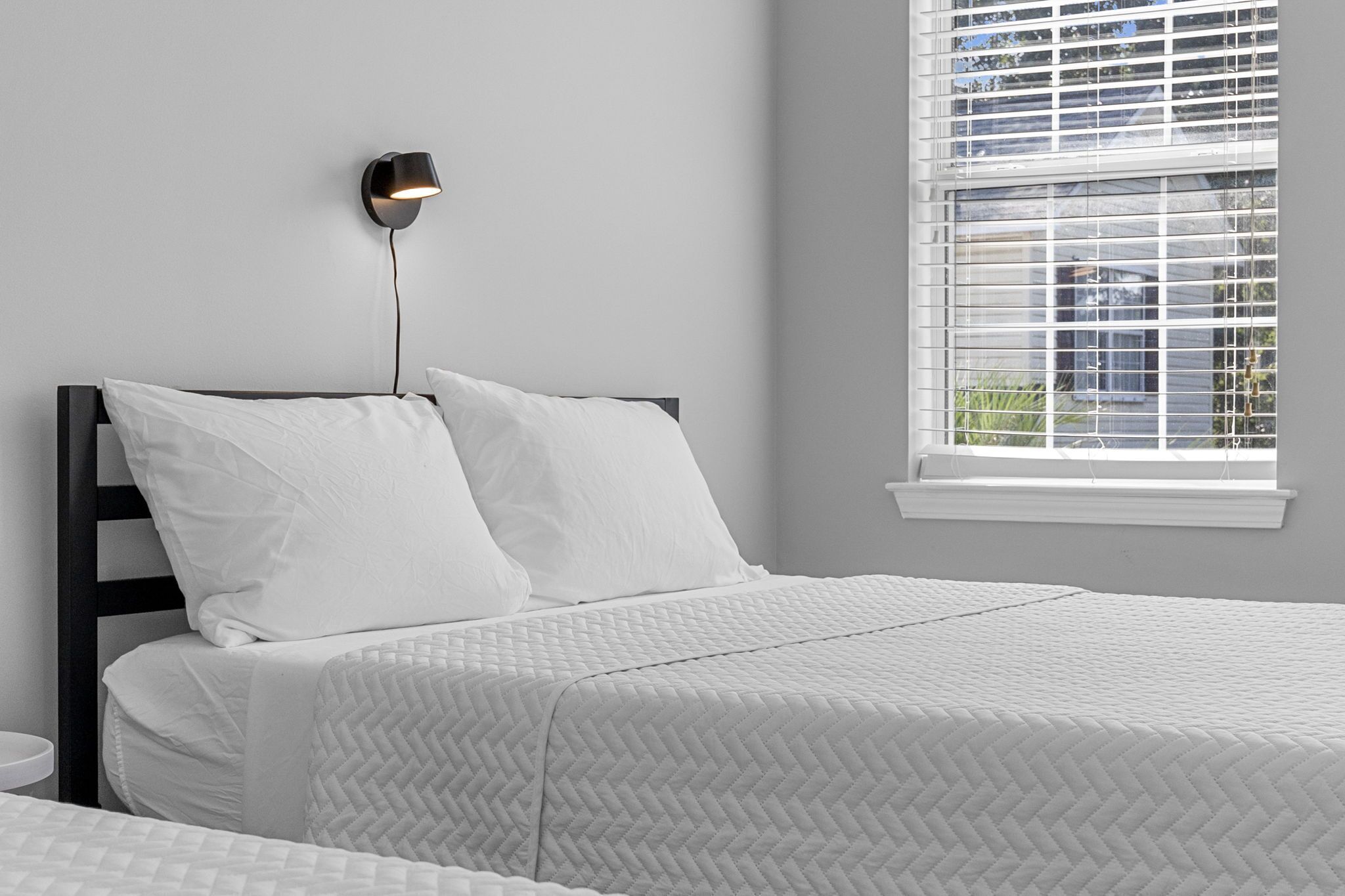 3 quartos, cofres nos quartos, escrivaninha