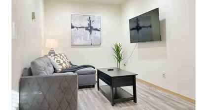 Lovely 1 bedroom Downtown Loft with free parking