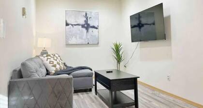 Lovely 1 bedroom Downtown Loft with free parking