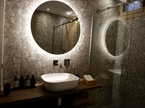 Bathroom - Kaiser Luxury Suites (Corfu)