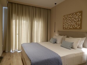 Family Apartment | Egyptian cotton sheets, premium bedding, pillow-top beds, in-room safe - Kaiser Luxury Suites (Corfu)