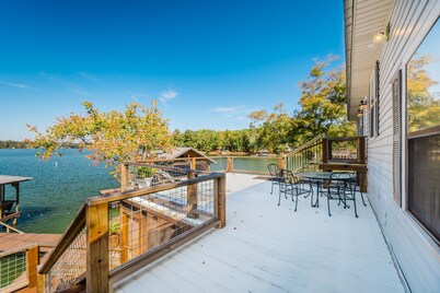 Large Lake House-Big Water Views -Sparkling Water Views out of every window!