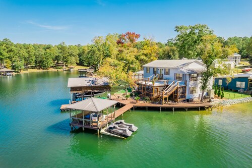 Large Lake House-Big Water Views -Sparkling Water Views out of every window!
