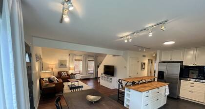 This House Got RIZZ - Recently Renovated Lake Thompson Canal Home