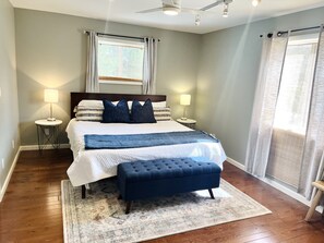 3 bedrooms, desk, iron/ironing board, free WiFi - This House Got RIZZ - Recently Renovated Lake Thompson Canal Home (Howell)