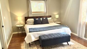 3 bedrooms, desk, iron/ironing board, free WiFi