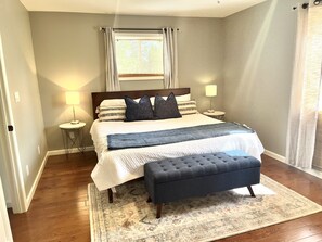 3 bedrooms, desk, iron/ironing board, free WiFi - This House Got RIZZ - Recently Renovated Lake Thompson Canal Home (Howell)