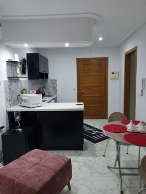 Microwave, oven, stovetop, dishwasher - APPART CENTRAL LAC 2 T.H.STANDING (Les berges du lac)