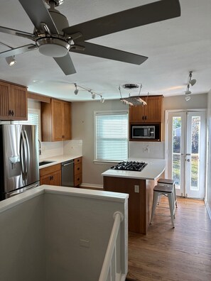 Refrigerador, microondas, parrilla de estufa y lavavajillas 