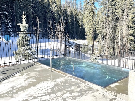 Pool. Newest built Ski-in/Ski-out condos at base of Winter Park