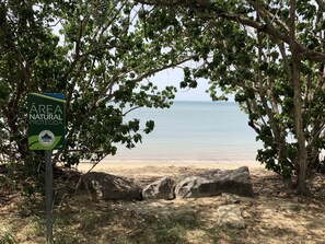 Beach nearby, sun loungers, beach towels