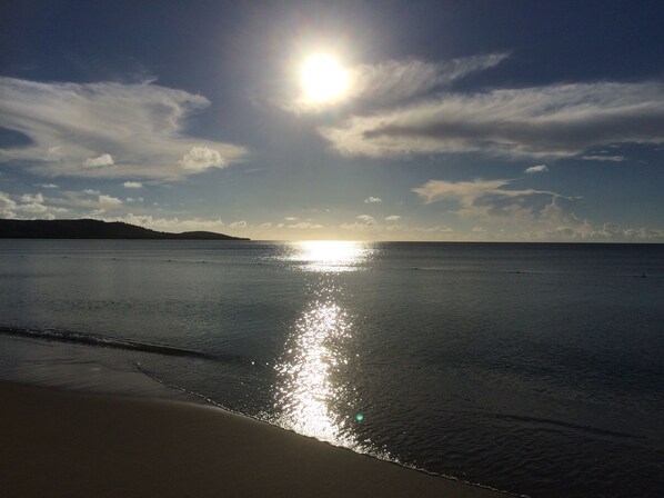 Beach nearby, sun loungers, beach towels