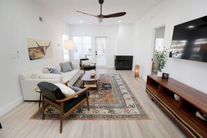Smart TV, fireplace, books, stereo