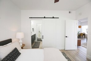 3 soverom, skrivebord, strykejern/-brett og wi-fi (inkludert)