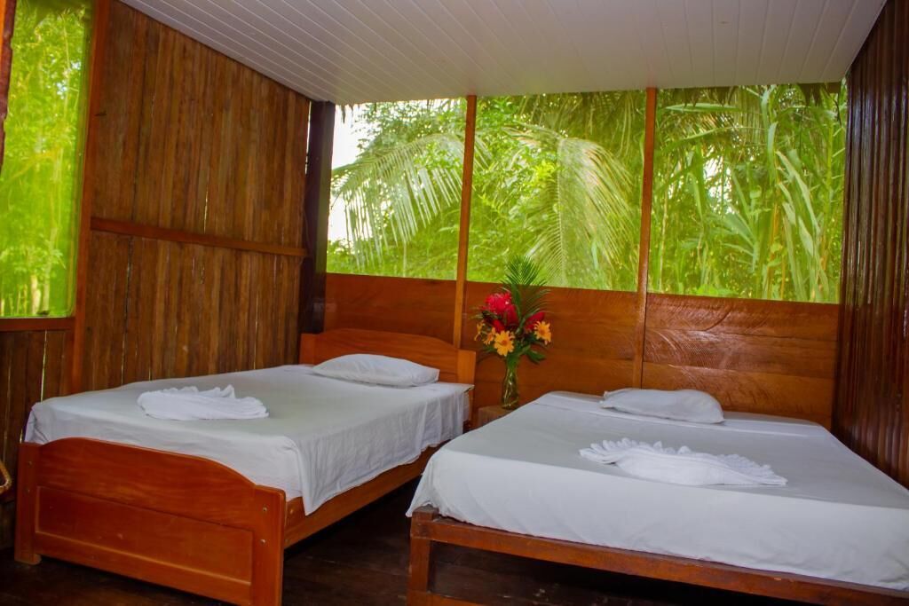 Premium bedding, down duvets, free WiFi, bed sheets