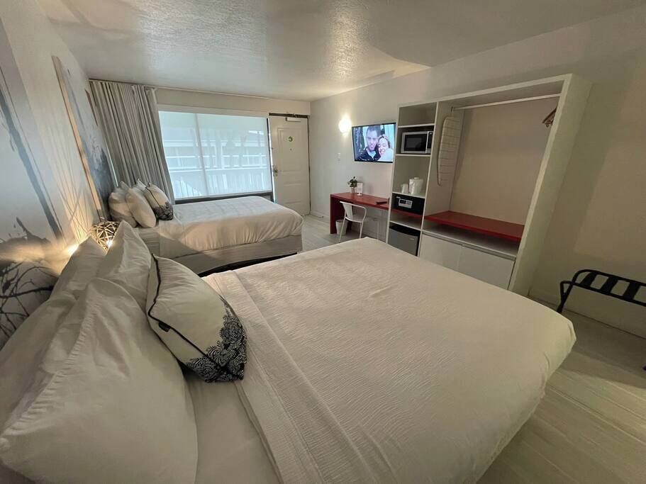 Desk, iron/ironing board, WiFi, bed sheets