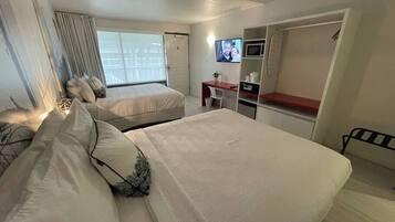 Desk, iron/ironing board, WiFi, bed sheets