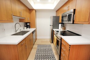 Fridge, microwave, oven, stovetop - Perfectly Located with Superior Walkability (Scottsdale)