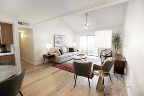 Smart TV, books, stereo - Be One of our First Guests - Complete Remodel & Perfectly Located (Scottsdale)