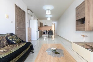 Smart TV, books - ★Modern Apartment Close to the Sea★ (San Pawl il-Baħar)