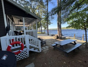Outdoor dining - Cabin at Sunshine-Situated on the Sandy Shore of Long Lake (Naples)