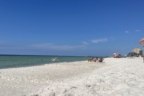 Platja a a prop, gandules de platja i tovalloles de platja