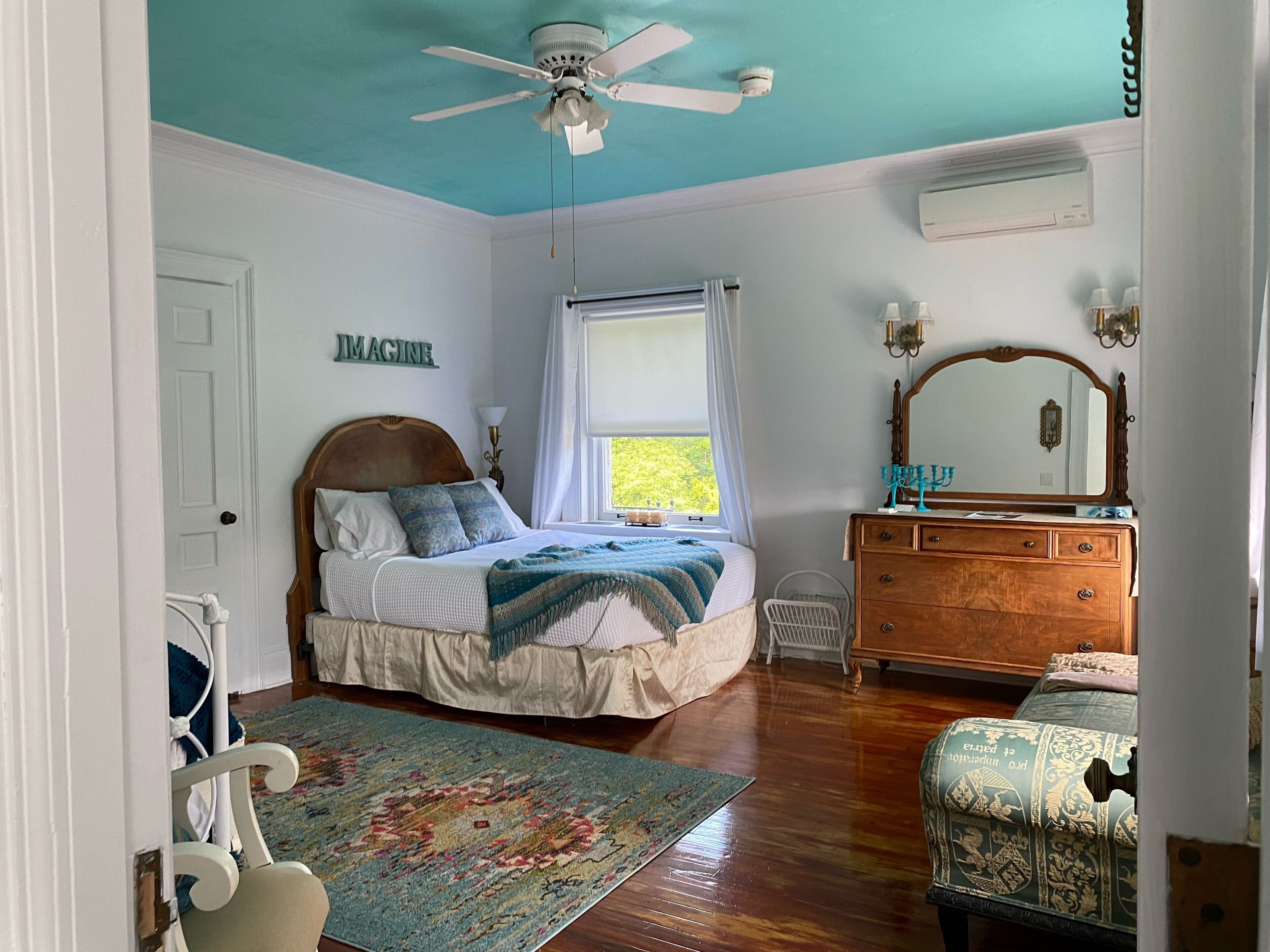 9 soverom, skrivebord, strykejern/-brett og wi-fi (inkludert)