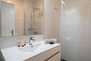 Shower, towels, soap, shampoo