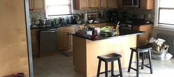 LARGE HOME Near NYC, BEACHES, AIRPORT, HAMPTONS