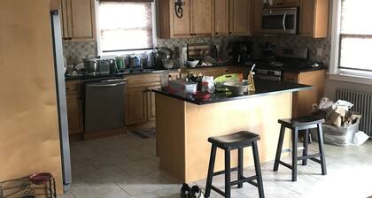 LARGE HOME Near NYC, BEACHES, AIRPORT, HAMPTONS