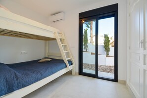 5 عدّة غرف نوم ومكواة/لوح كي وواي فاي مجانًا وملاءات أسرّة