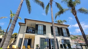 Exterior - Quinta Martin, spacious villa with views of Funchal and the Atlantic Ocean  (Funchal)