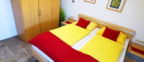 1 habitación, escritorio, wifi gratis y ropa de cama