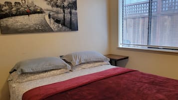 3 bedrooms, desk, iron/ironing board, travel crib