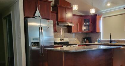 King bed/Walk to the Beach/Garage Parking/Ferry to San Francisco