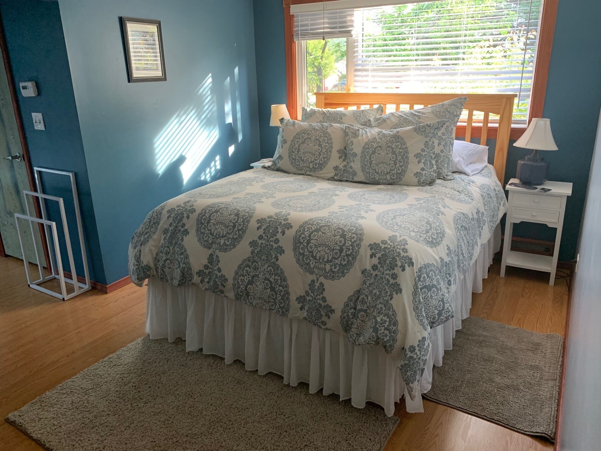 3 makuuhuonetta, työpöytä, ilmainen Wi-Fi