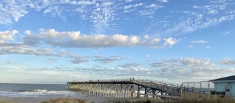 Cozy Historical Studio just steps from beach access! Newly Renovated