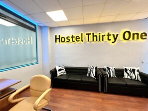 Reception - Hostel Thirty One (Madrid)
