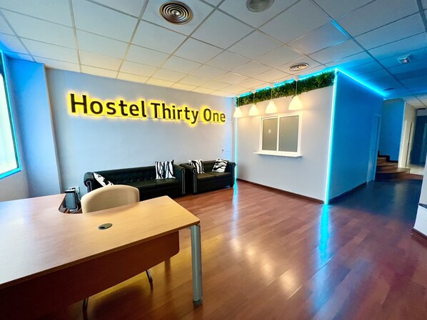 Reception - Hostel Thirty One (Madrid)