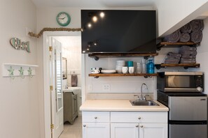 Fridge, microwave, coffee/tea maker, toaster - Nautical-themed Studio less than a block to sea, sun and fun! (Folly Beach)